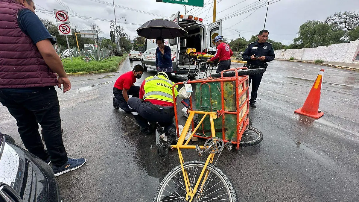 Adulto mayor resulta con lesiones tras golpe de vehículo en Tehuacán 